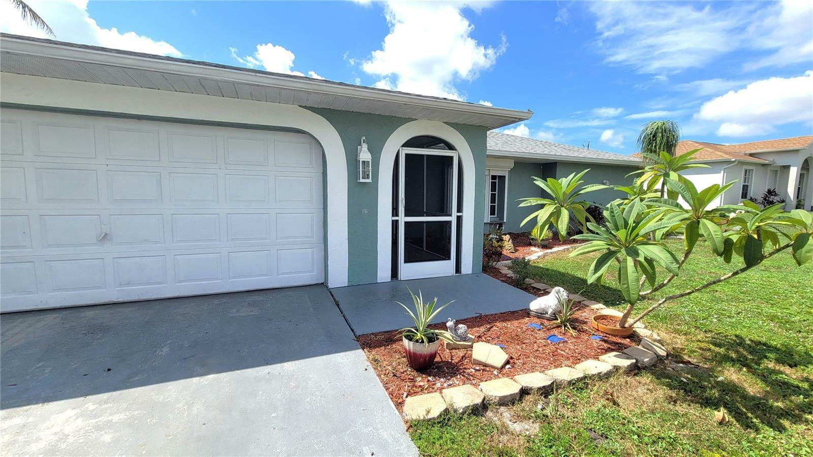 Property Photo:  1422 NE 10th Terrace  FL 33909 