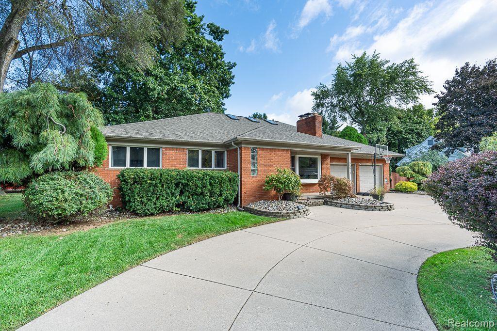 Property Photo:  8871 Suncrest Drive  MI 48314 3560 