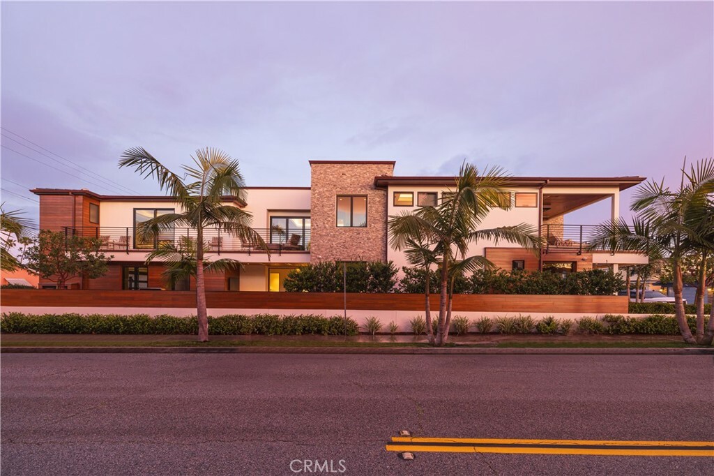 Property Photo:  501 Ocean Avenue  CA 90740 