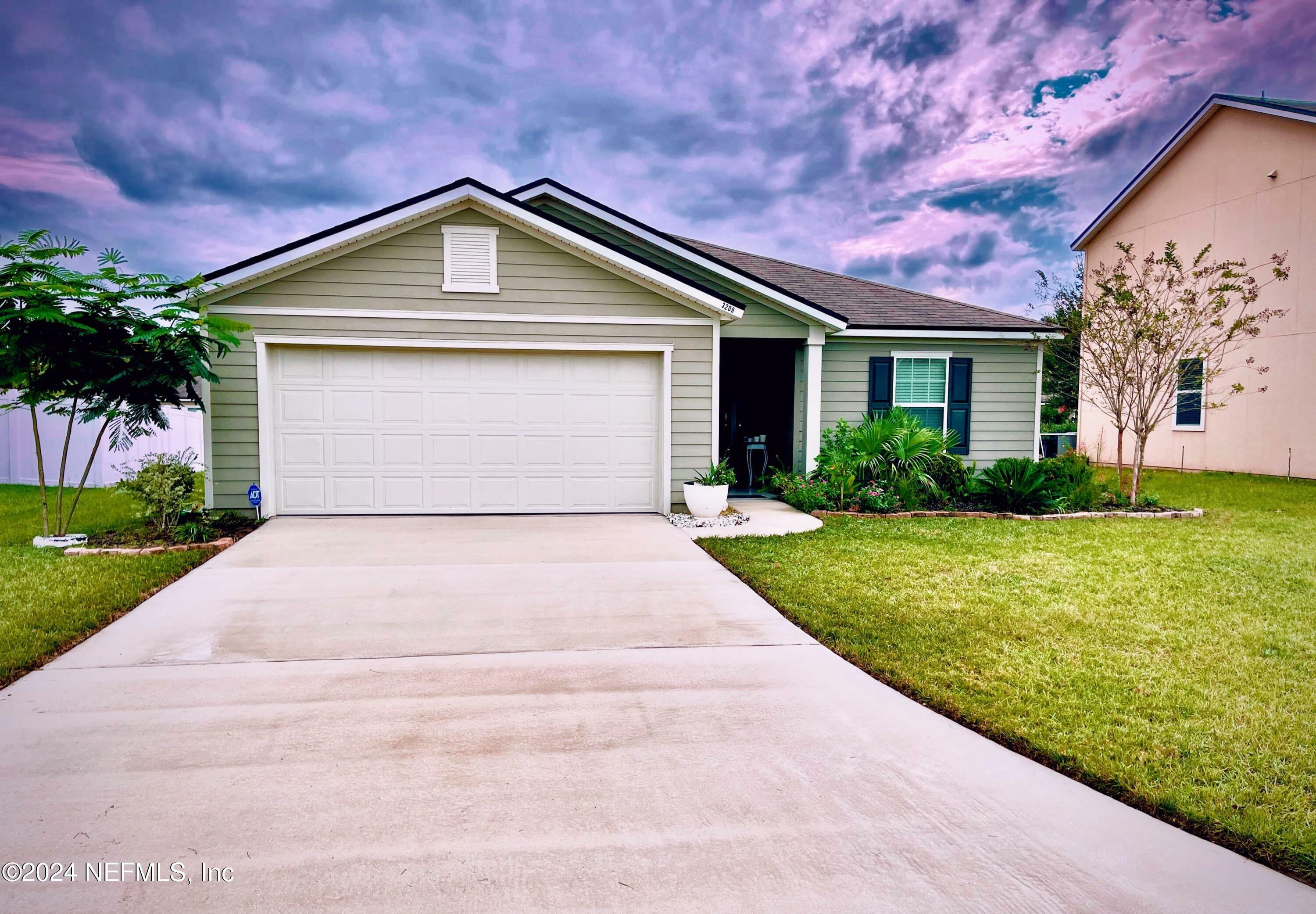 Property Photo:  3208 Canyon Falls Drive  FL 32043 