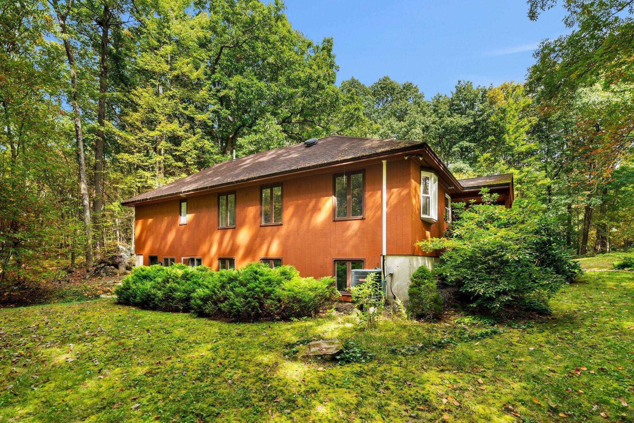 Property Photo:  29 Alsun Drive  NH 03049 