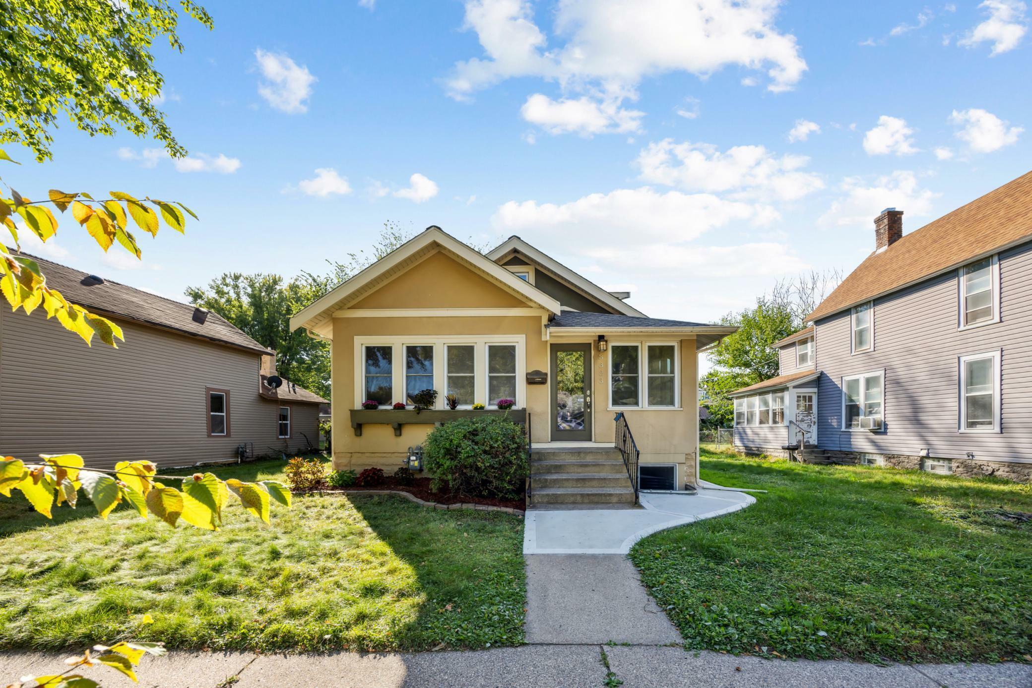 Property Photo:  3323 Aldrich Avenue N  MN 55412 