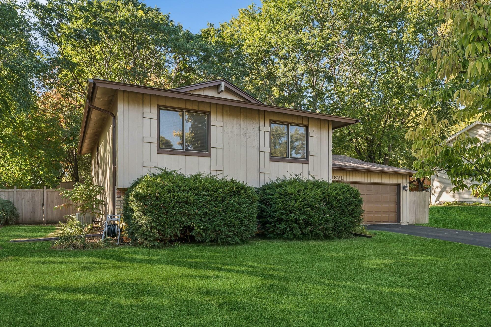 Property Photo:  1821 E 115th Street  MN 55337 