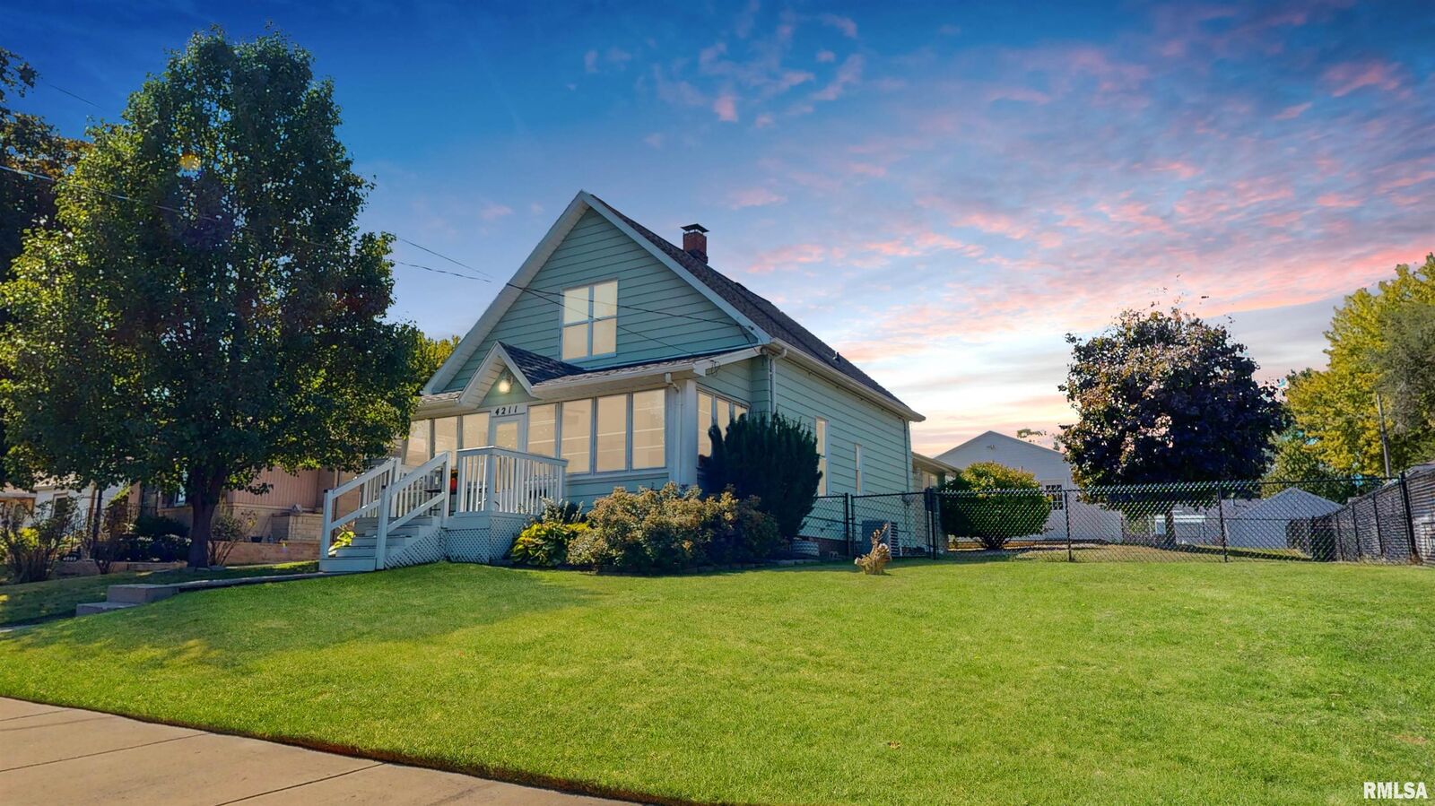 Property Photo:  4211 N Columbus Avenue  IL 61614