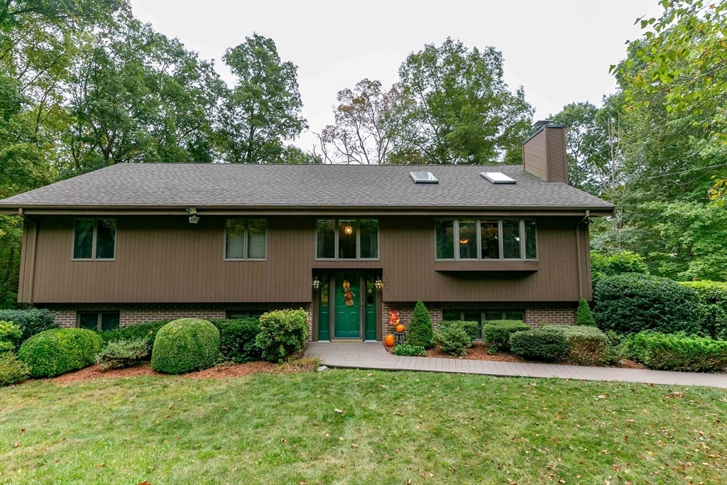 Property Photo:  101 Brentwood Dr  MA 01550 