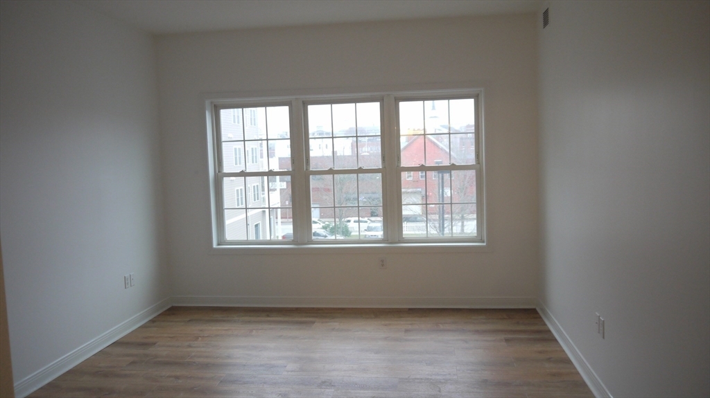 Property Photo:  8 Walnut St 202  MA 01960 