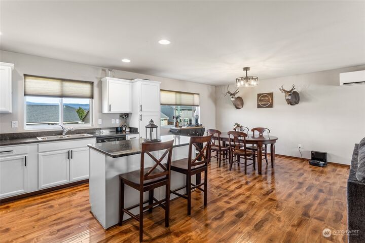 Property Photo: 303 E 28th Avenue WA 98926