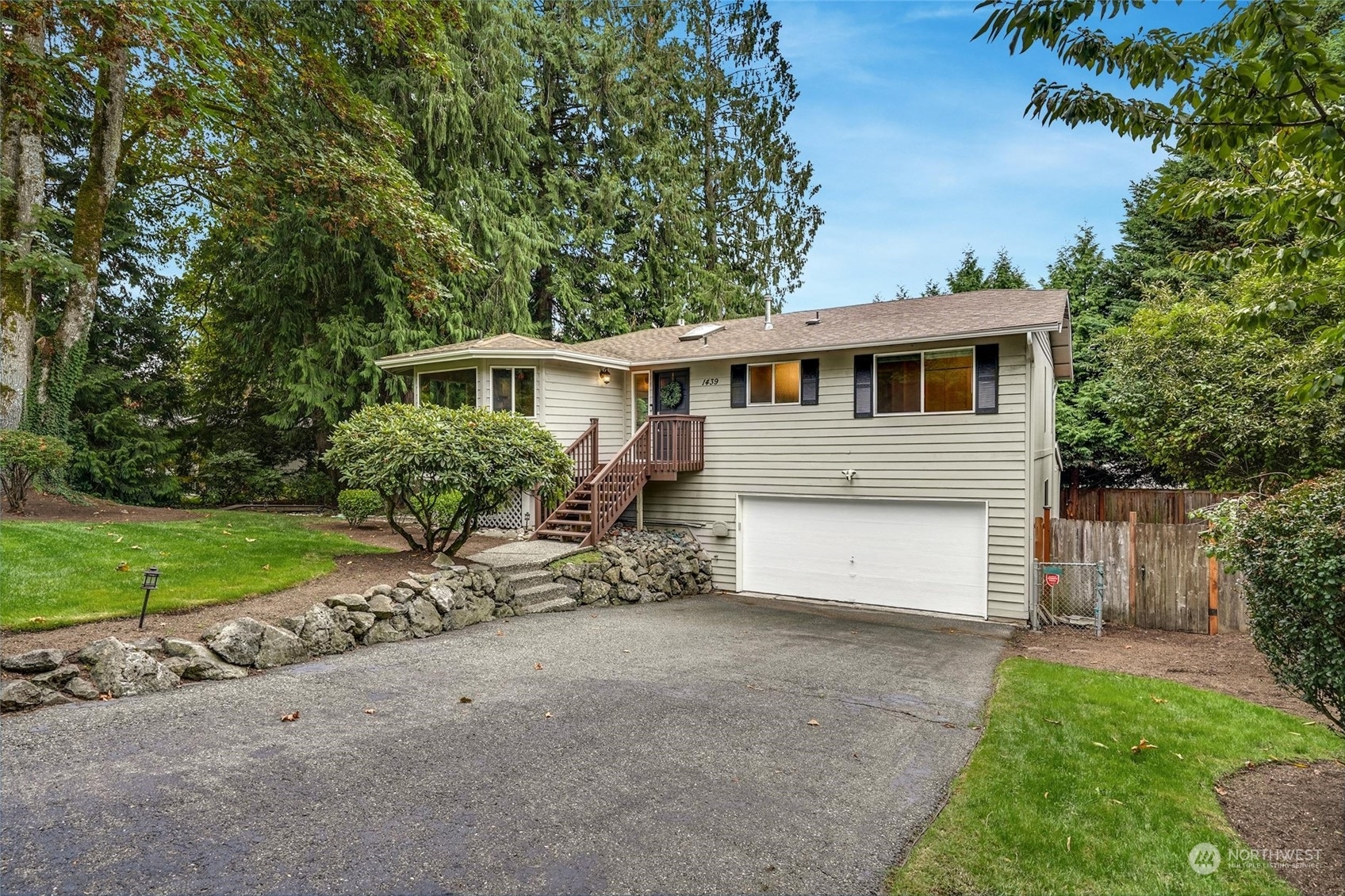 Property Photo:  1439 227th Avenue SE  WA 98075 