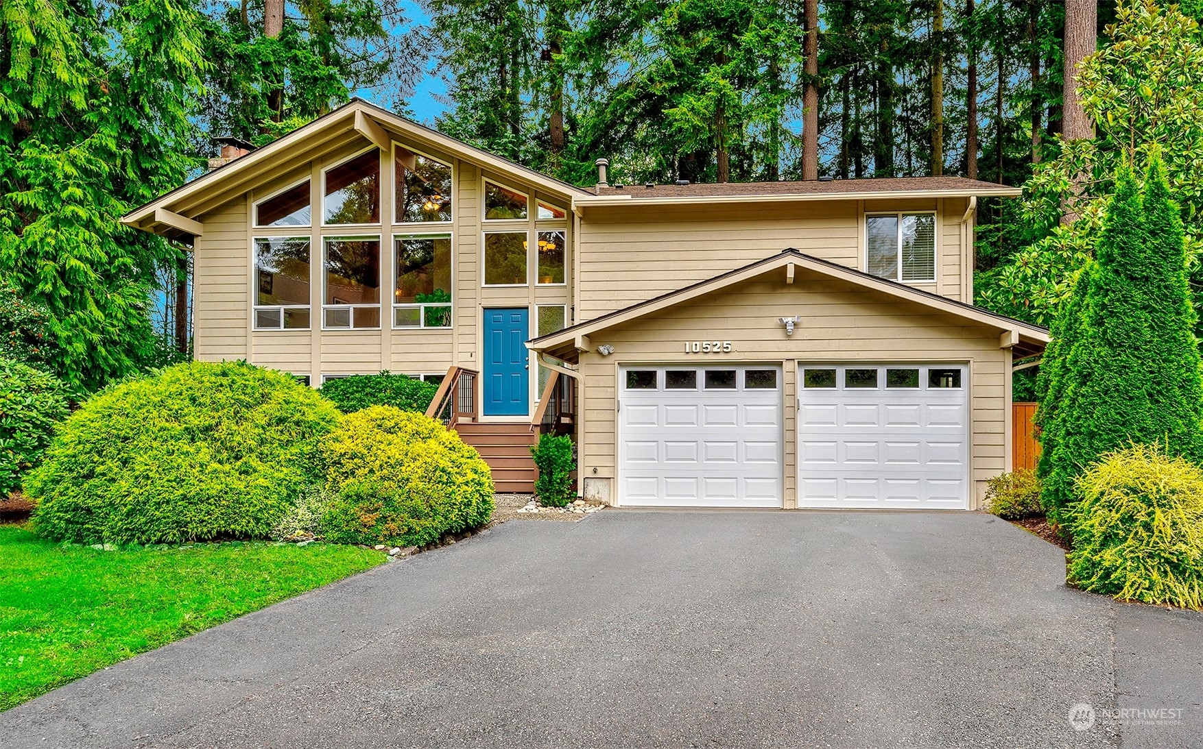 Property Photo:  10525 164th Avenue NE  WA 98052 