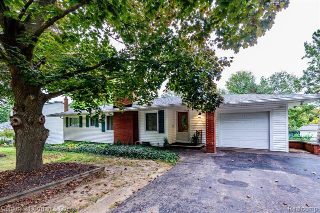 Property Photo:  275 Juniper Street  MI 48326 