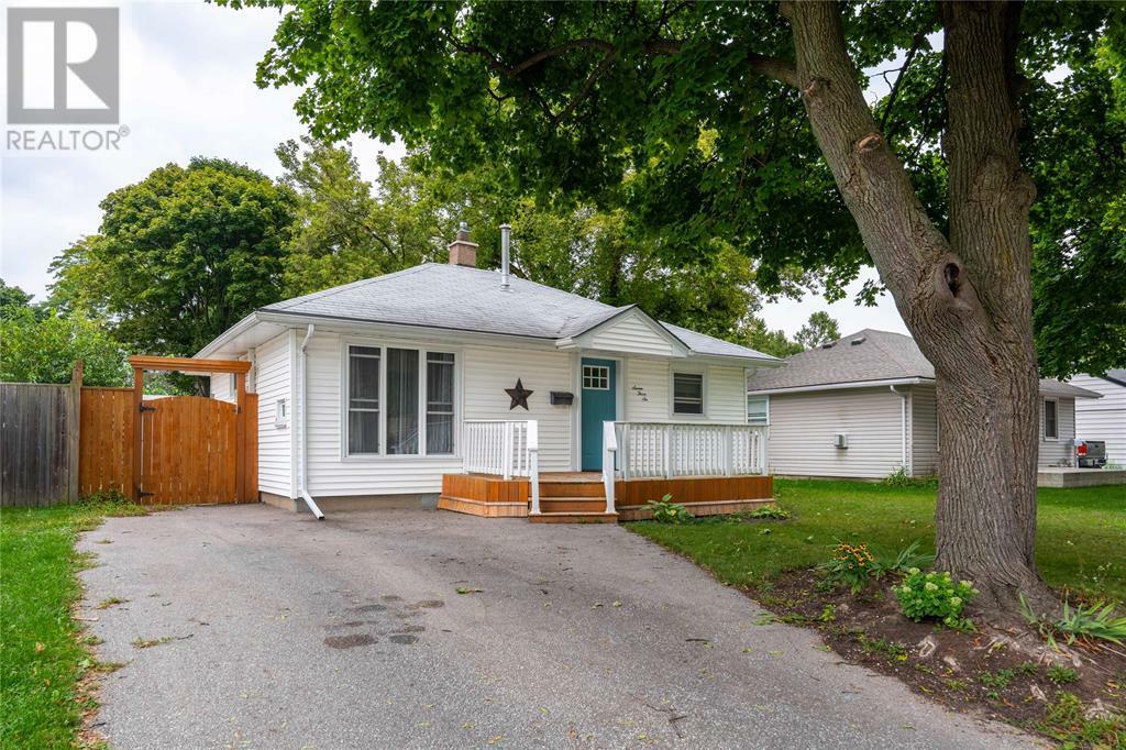 Photo de la propriété:  736 Sycamore Drive  ON N7T 4K9 