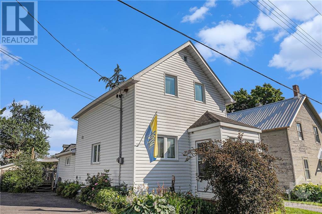 Property Photo:  92 Herriott Street  ON K7C 2A7 