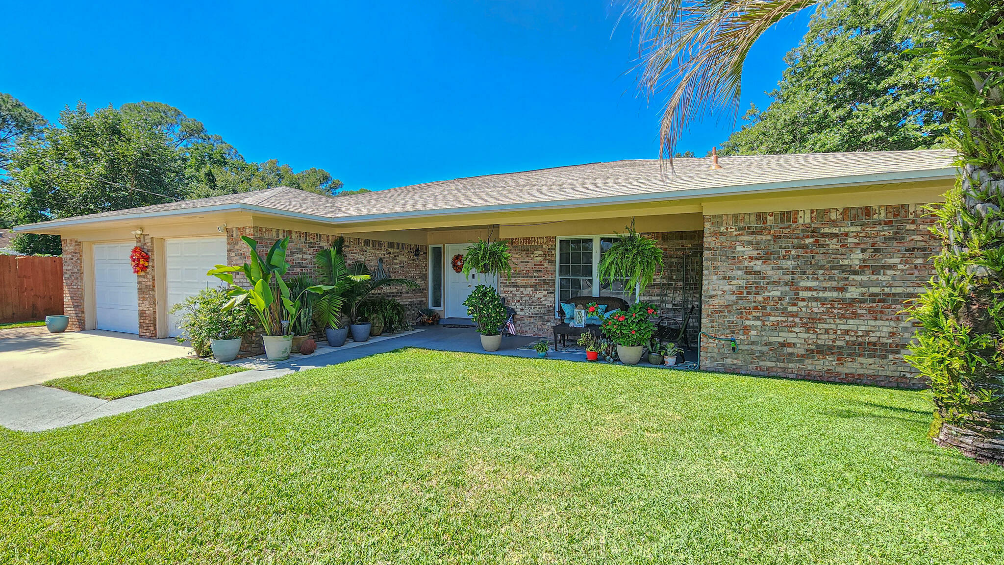 Property Photo:  102 Tanglewood Court  FL 32547 