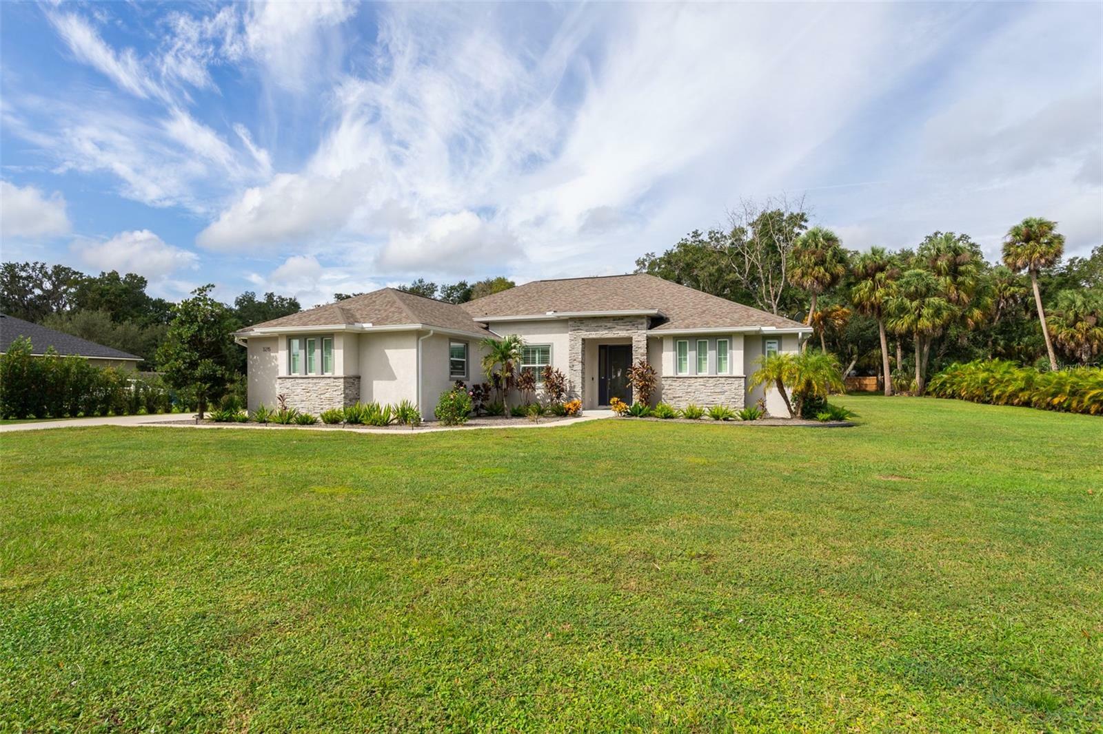 Property Photo:  3215 Baroness Court  FL 33565 