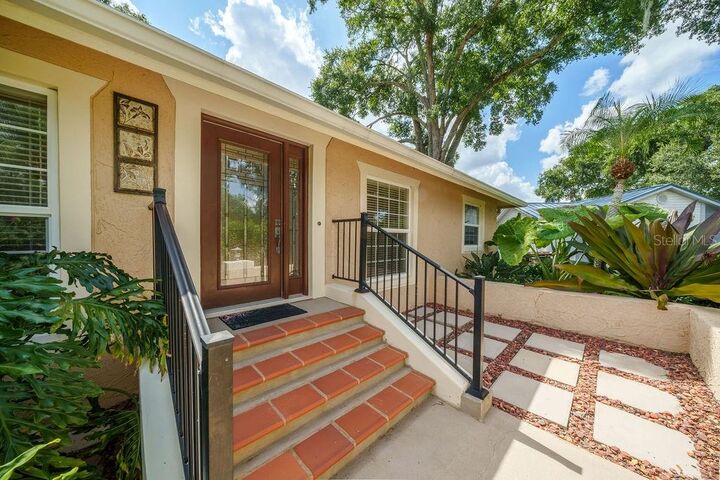 Property Photo: 504 Riviera Drive FL 32701