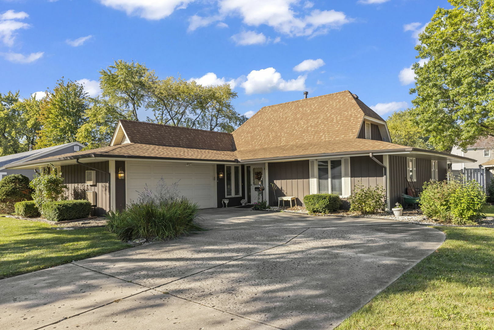 Property Photo:  131 Circle Drive  IL 60538 