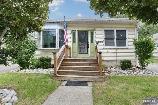 Property Photo:  1286 Ringwood Avenue  NJ 07420 