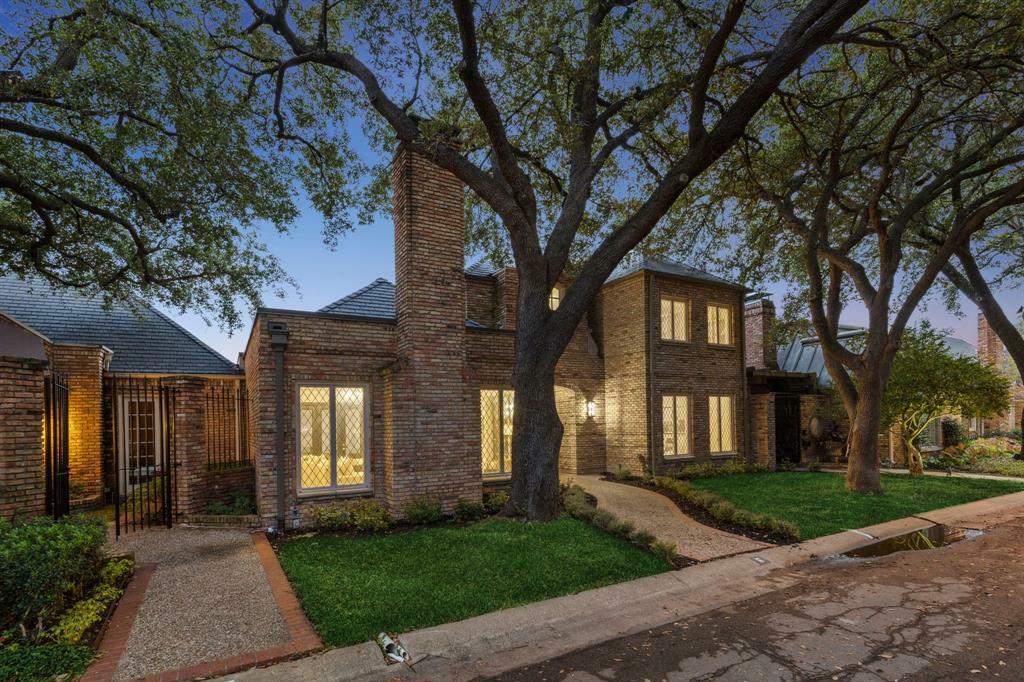 Property Photo:  6 Saint Laurent Place  TX 75225 