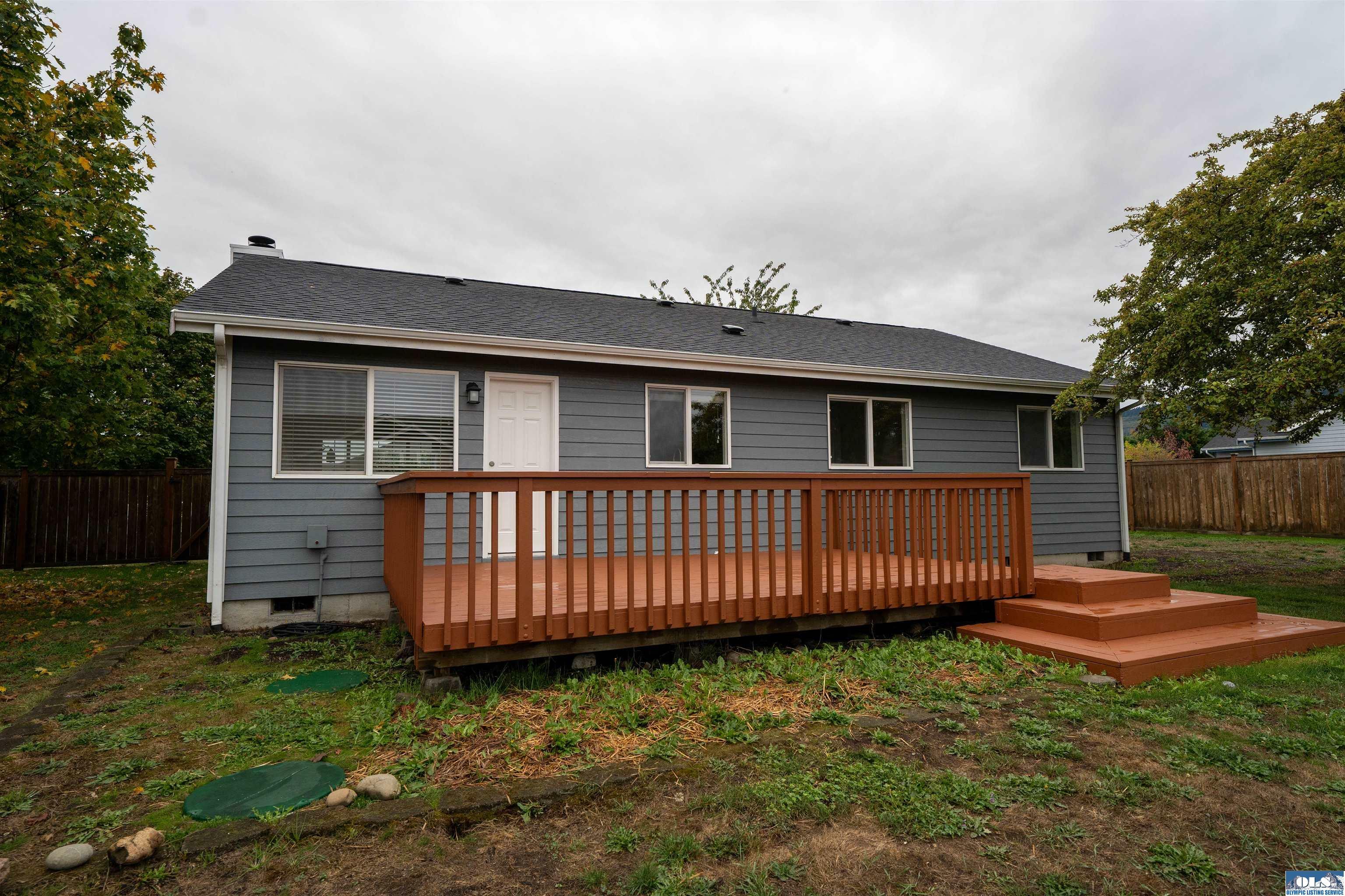 Property Photo:  10 Juanita Ct  WA 98382 