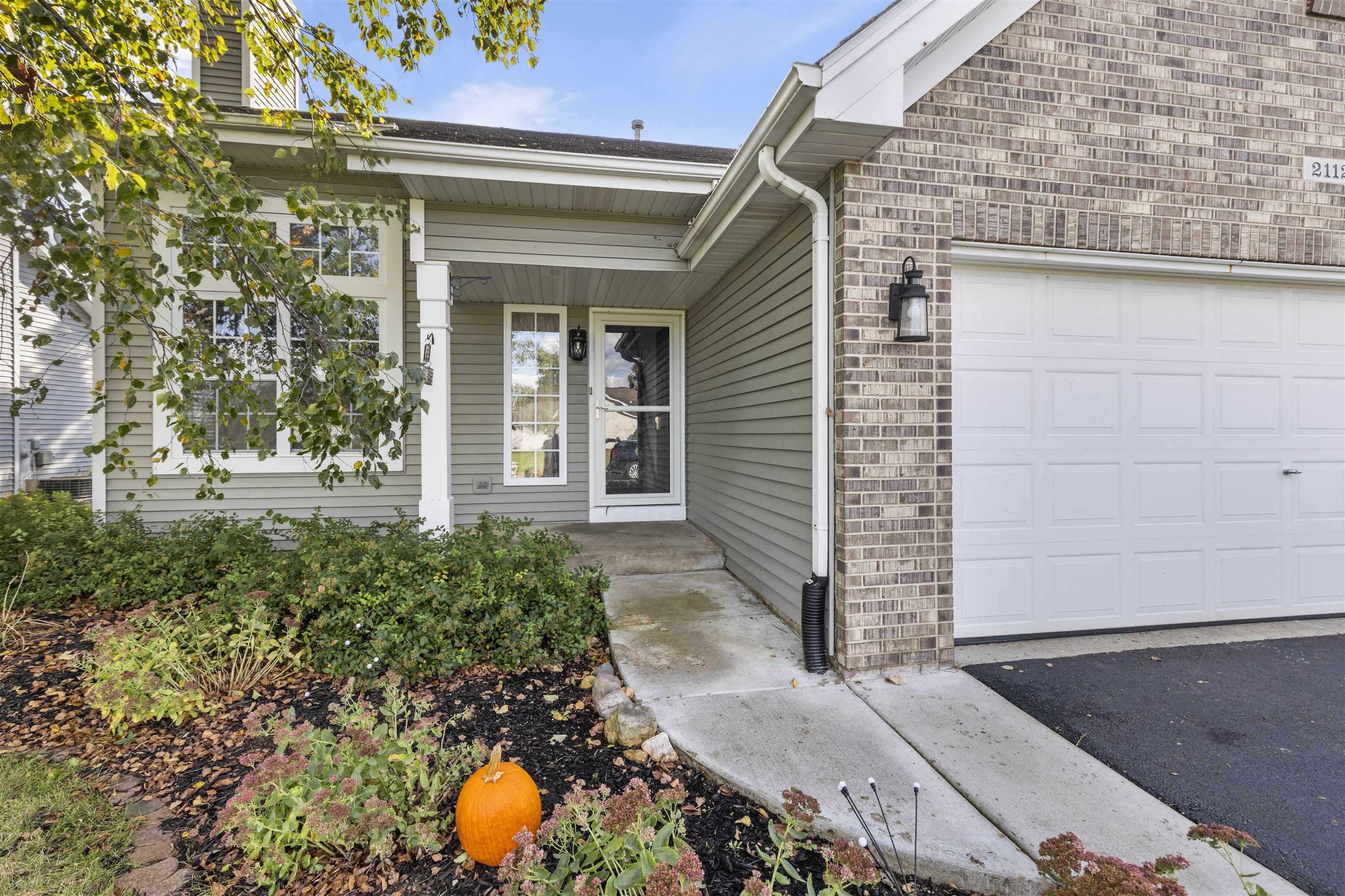 Property Photo:  2112 Southfield Lane  IL 61010 