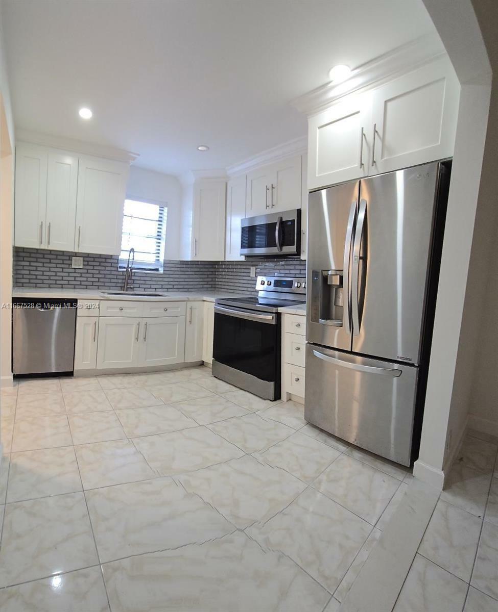 Property Photo:  9370 SW 8 208  FL 33428 