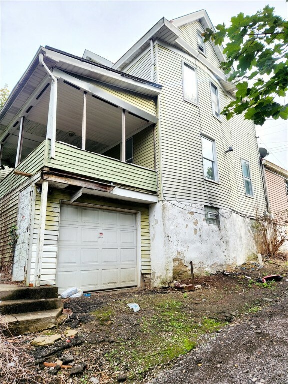 Property Photo:  2709 Beaver St  PA 15132 