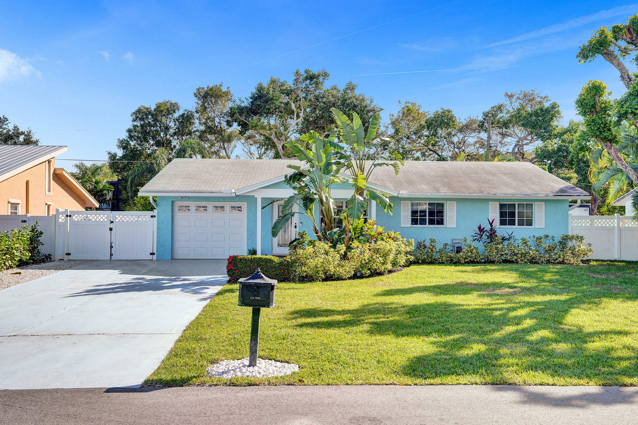 Property Photo:  2587 Jaeger Drive  FL 33444 