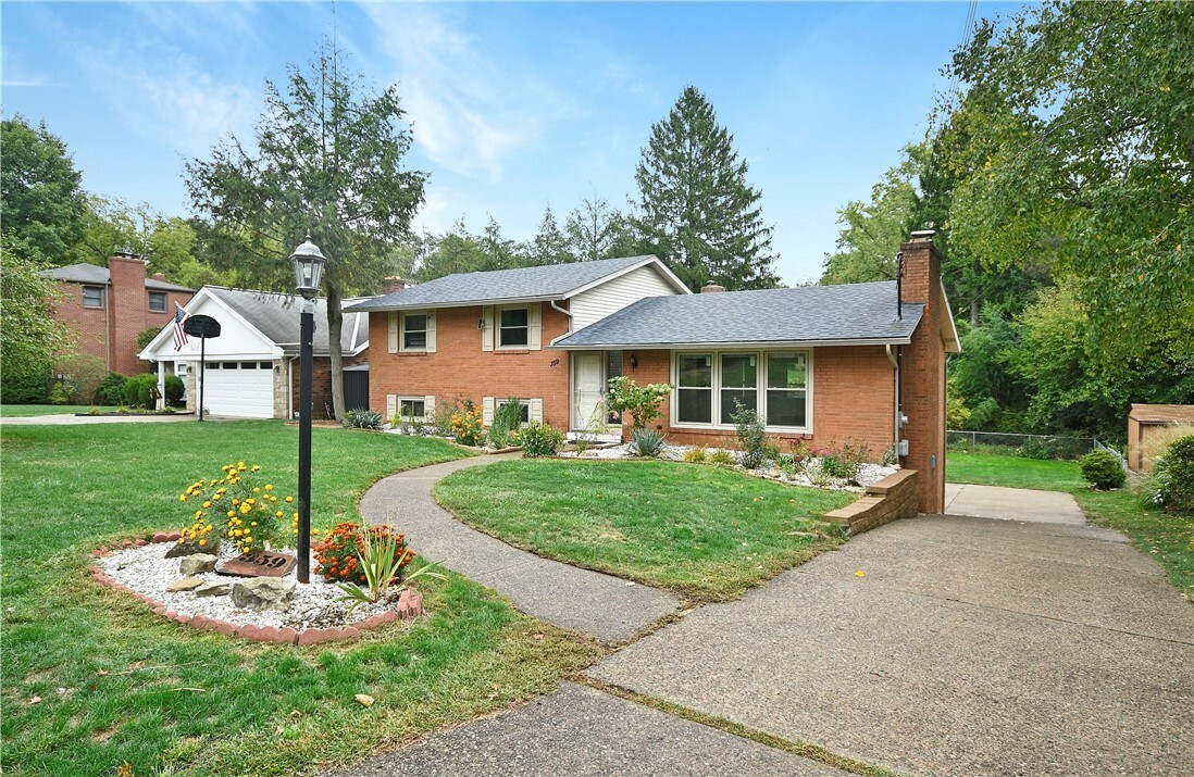 Property Photo:  359 Mowry Dr  PA 15236 