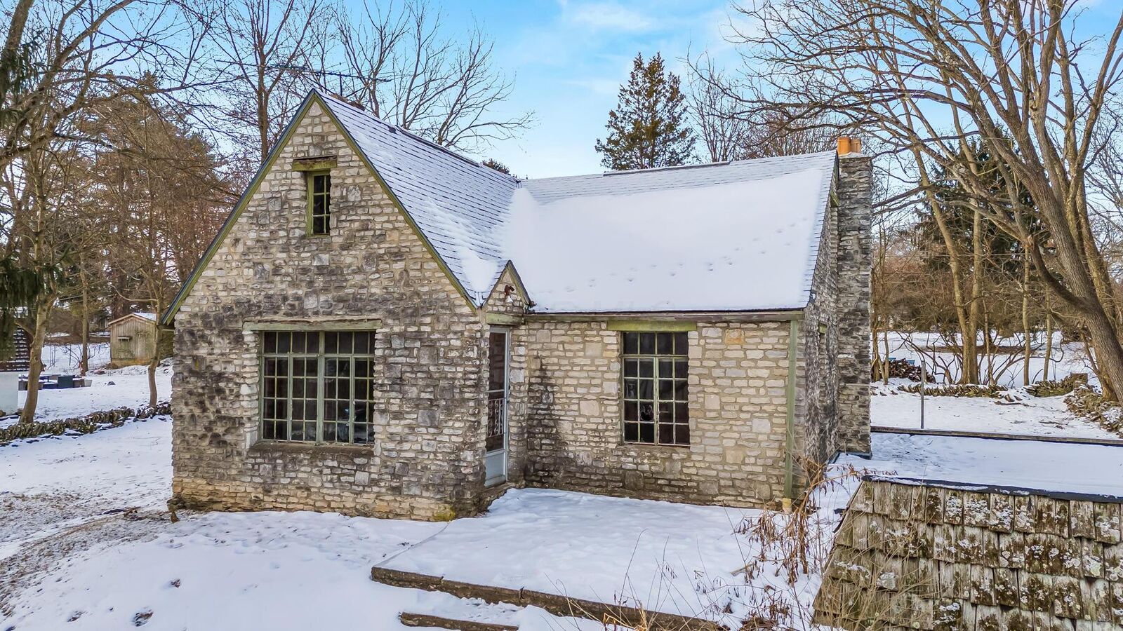 Property Photo:  4817 Bellann Road  OH 43221 