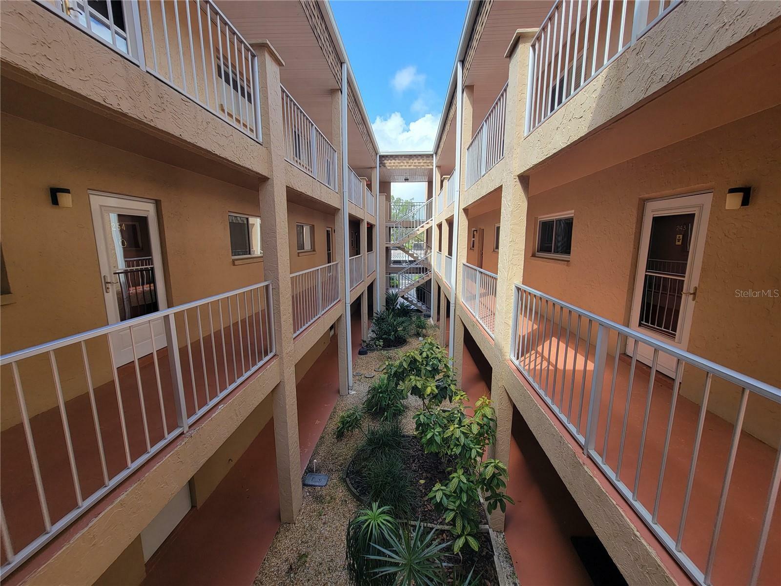Property Photo: 1520 Glen Oaks Drive E 252 FL 34232
