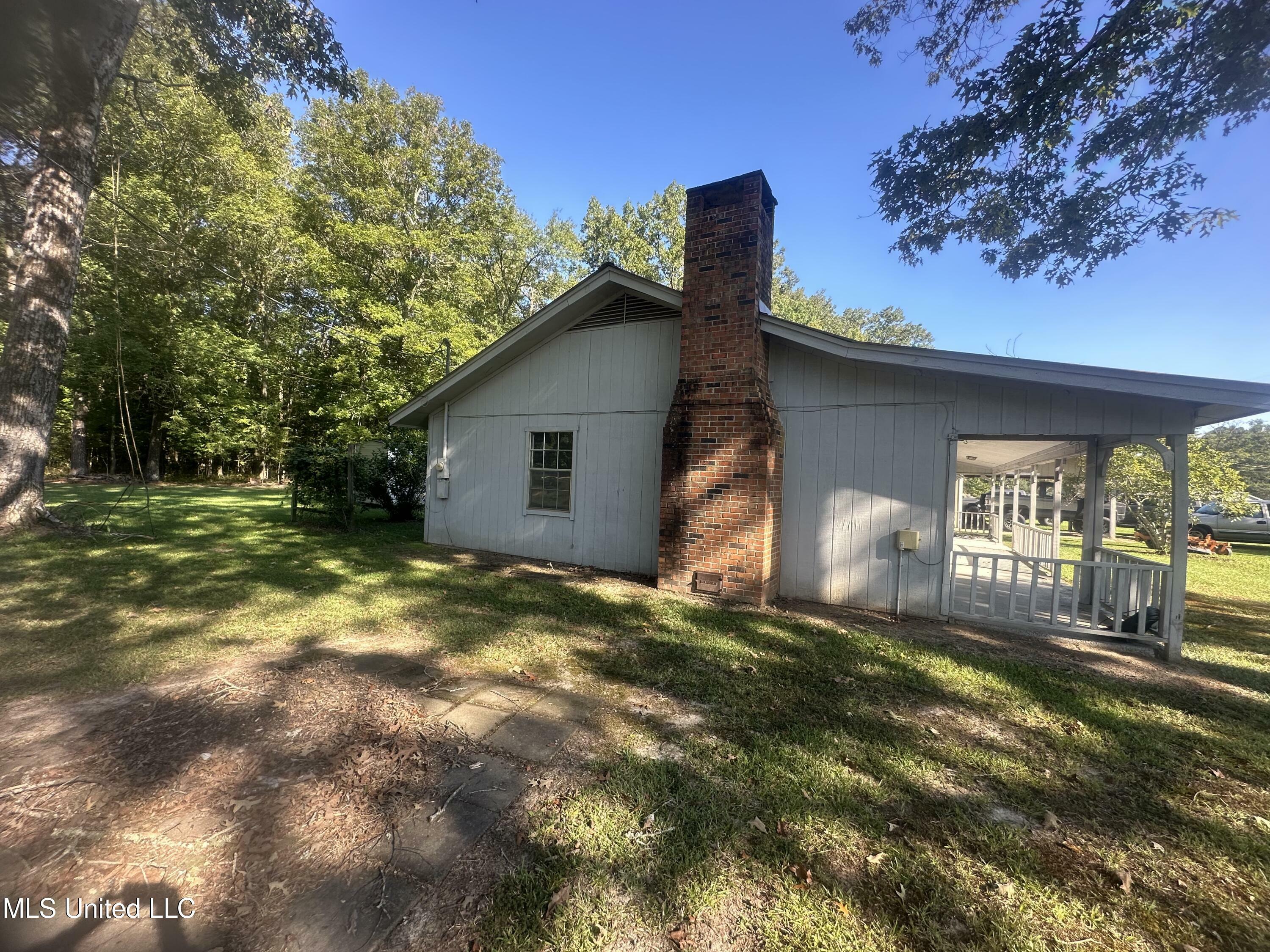 Property Photo:  321 Harbor Lane  MS 39047 