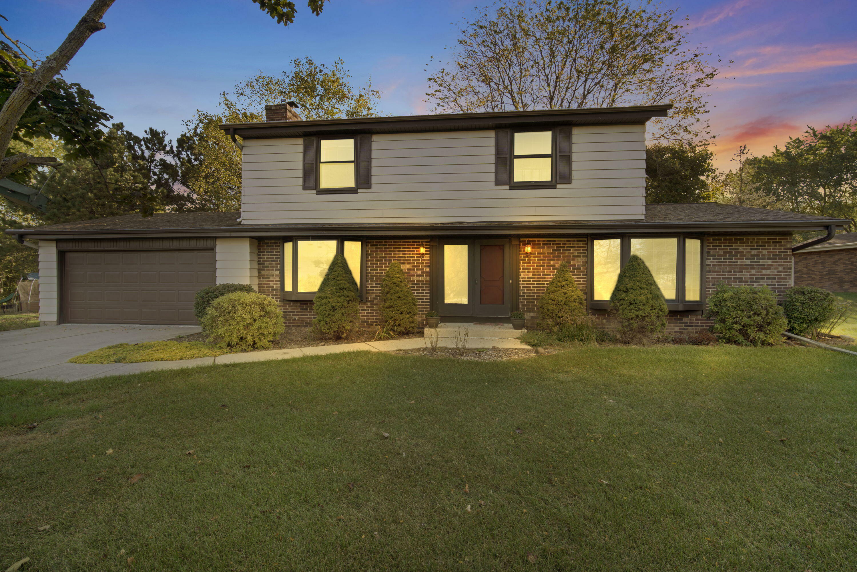 12706 N Maplecrest Ln  Mequon WI 53092 photo