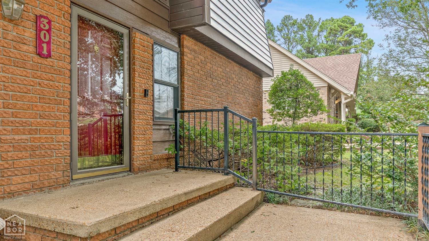 Property Photo:  301 University Drive  AR 72401 