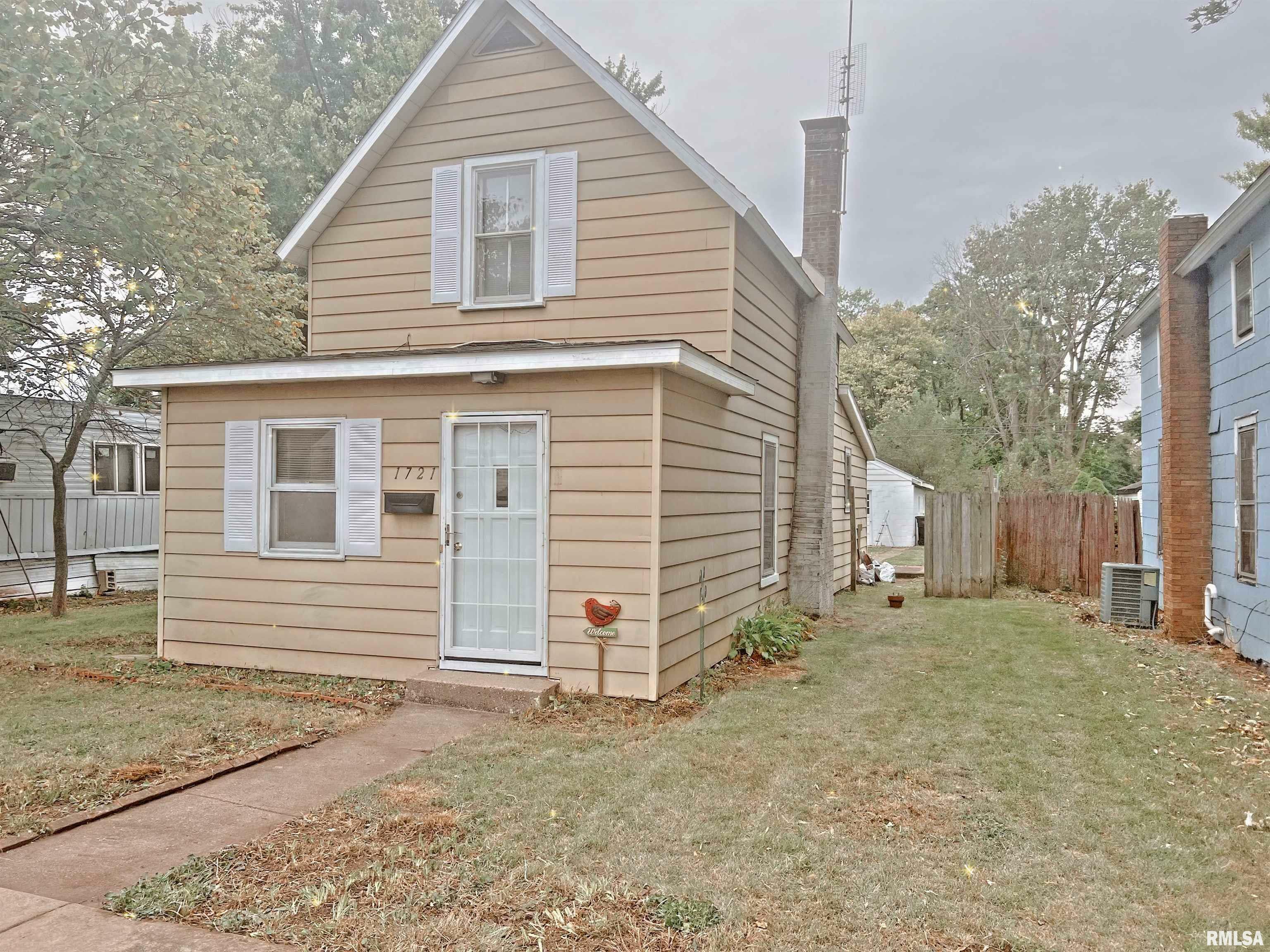 Property Photo:  1721 N Benedict Street  IL 61523 