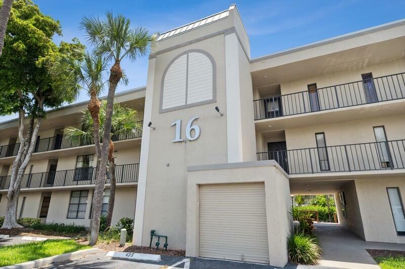 Property Photo:  16 Royal Palm Way 201  FL 33432 