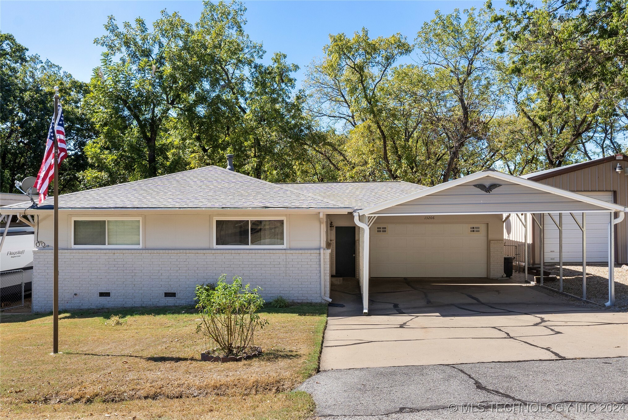 Property Photo:  13206 S Cedar Street  OK 74017 