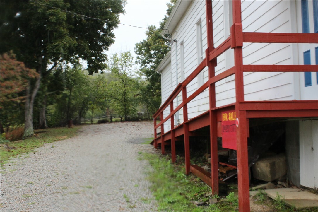 Property Photo:  656 Taylortown Road  PA 15327 