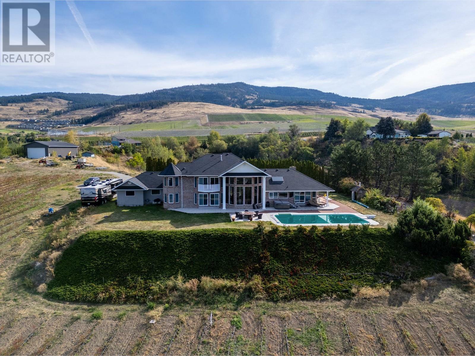 Photo de la propriété:  1135 Graf Road  BC V1P 1B8 