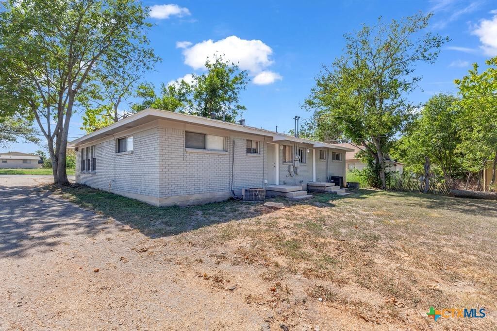 Property Photo:  1804 W Avenue H  TX 76504 