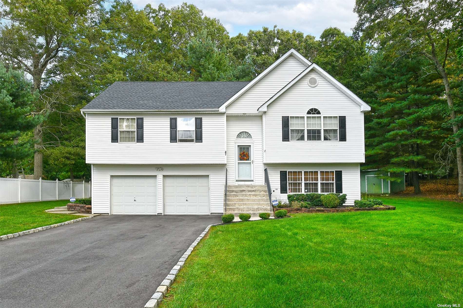 Property Photo:  7 Little Treasure Drive  NY 11763 