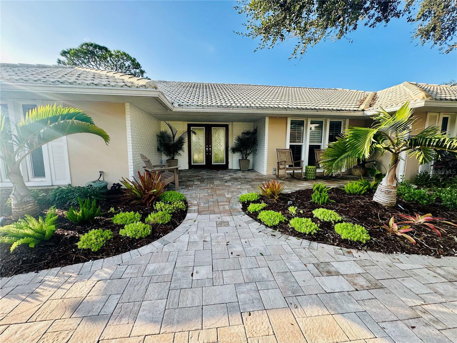 Property Photo:  464 Yacht Harbor Drive  FL 34229 