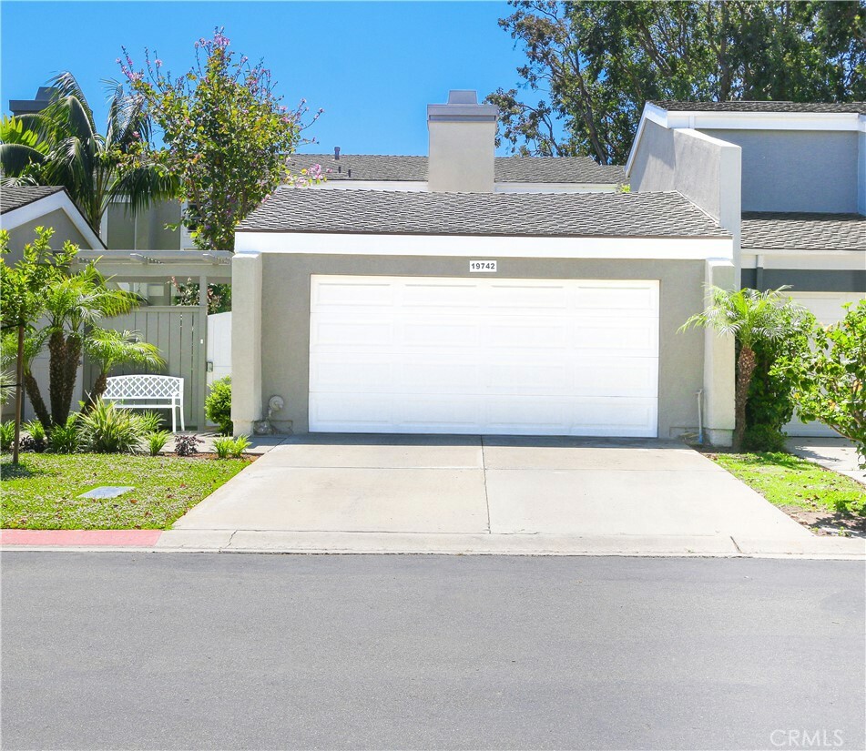 Property Photo:  19742 Oceanaire Circle  CA 92648 