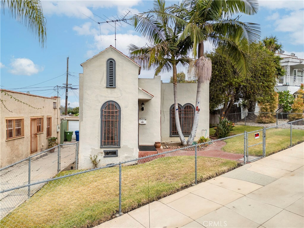 2353 Lucerne Ave  Los Angeles CA 90016 photo