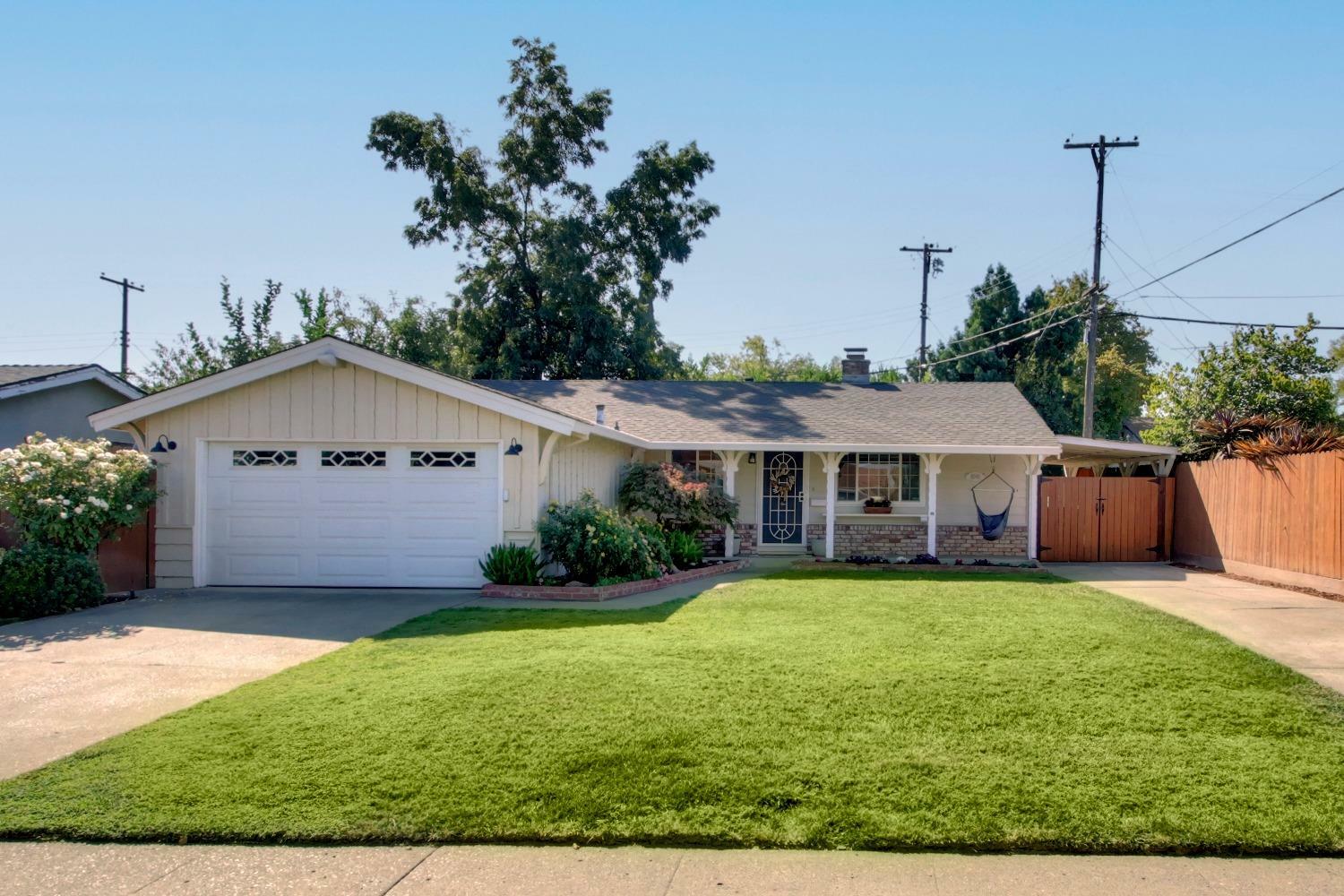 Property Photo:  8590 Cliffwood Way  CA 95826 