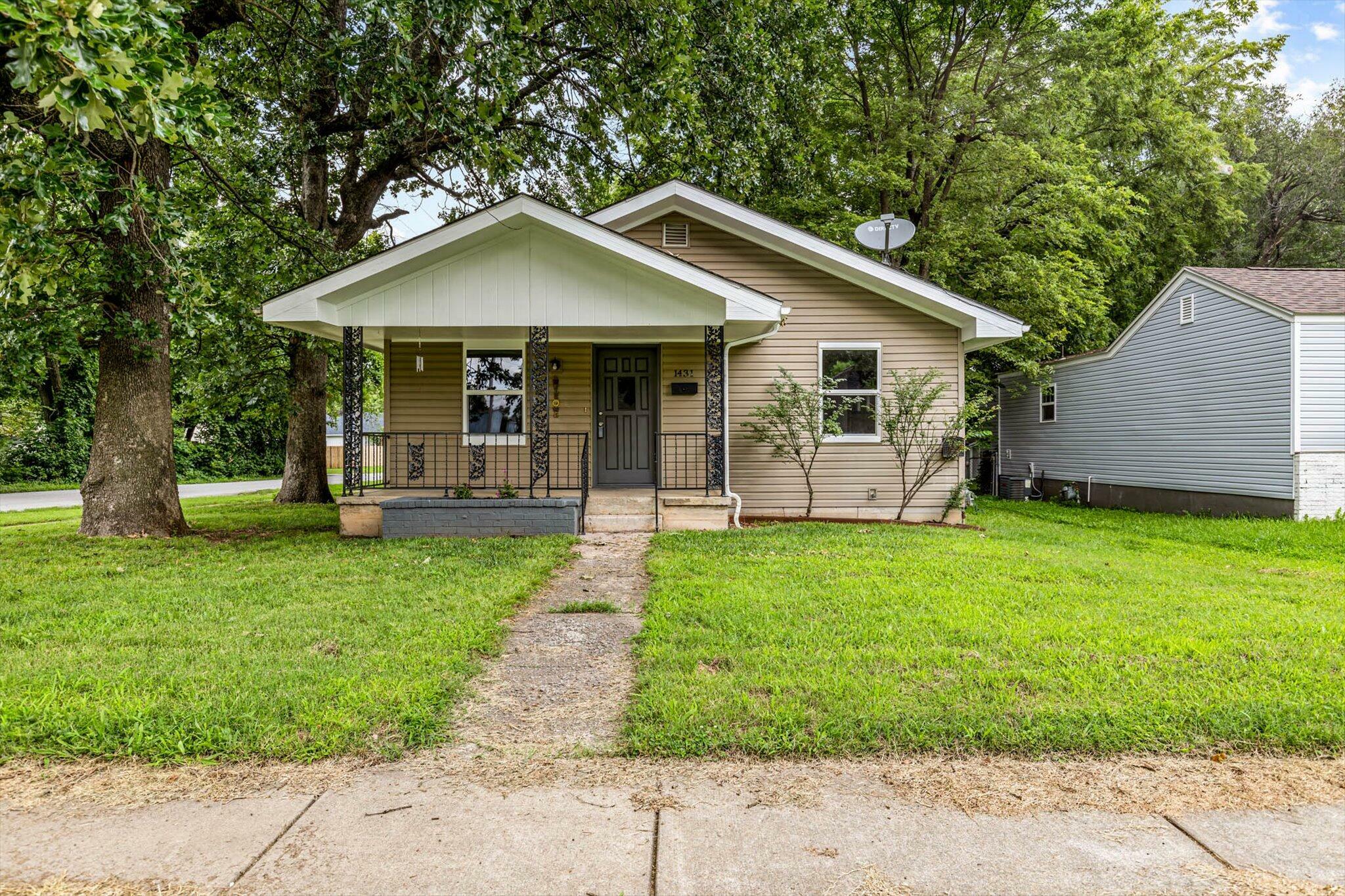 Property Photo:  1431 W Thoman Street  MO 65803 