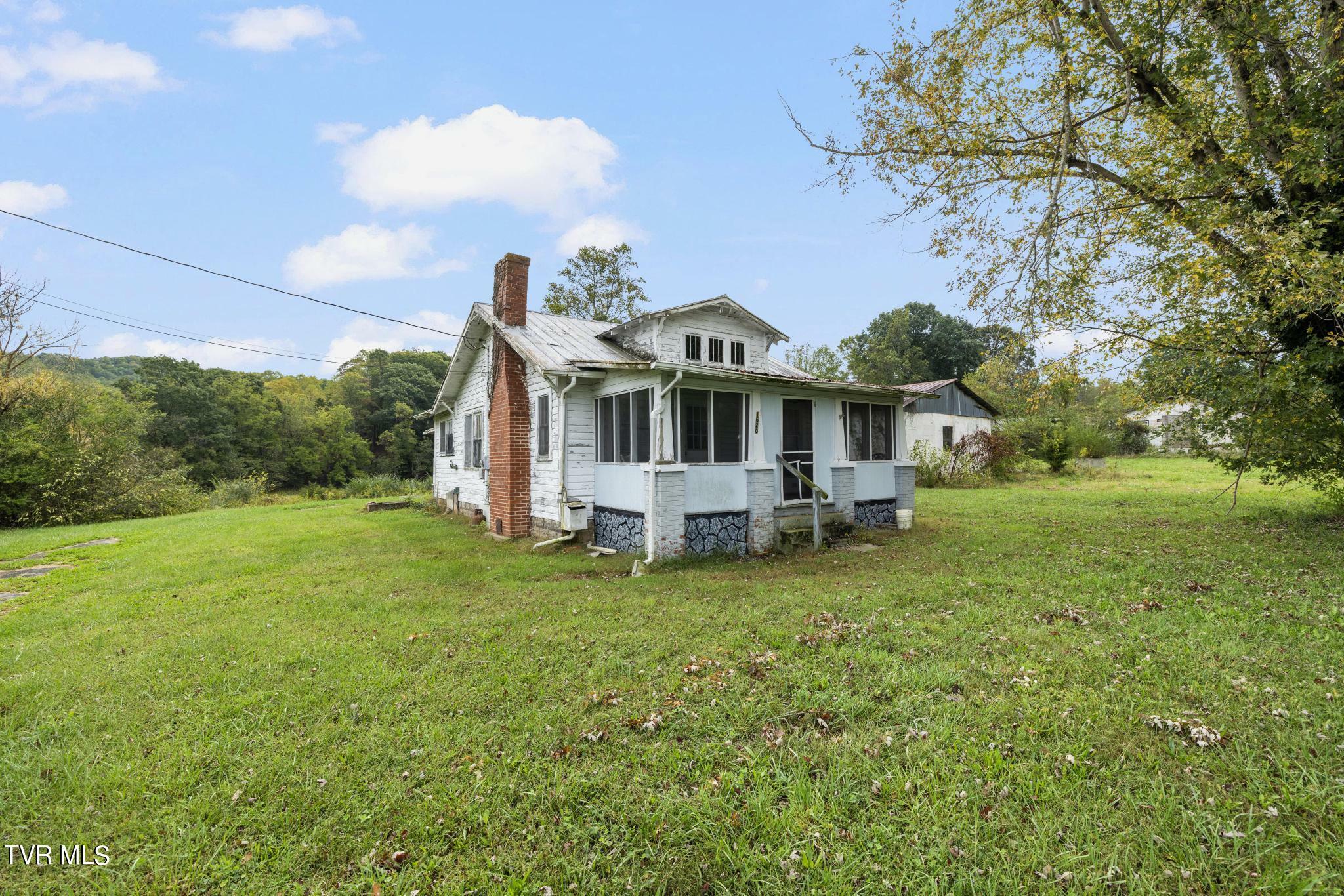 1620 Chinquapin Grove Road  Bluff City TN 37618 photo