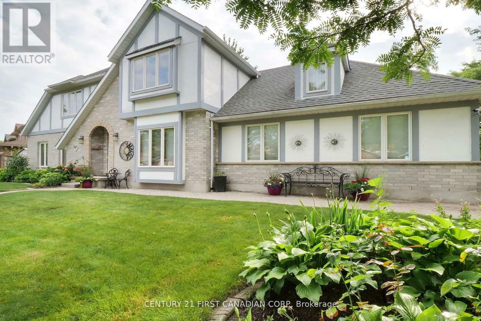 Property Photo:  35 Monte Vista Crescent  ON N6J 4P2 