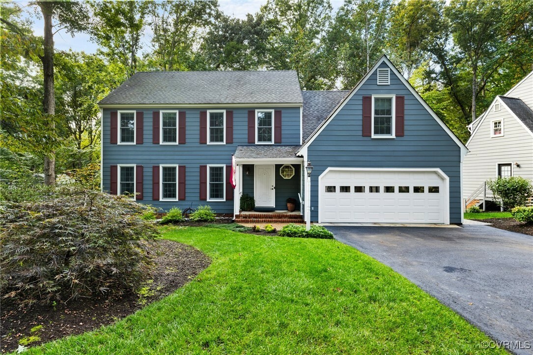 Property Photo:  5712 Oak Knoll Lane  VA 23112 