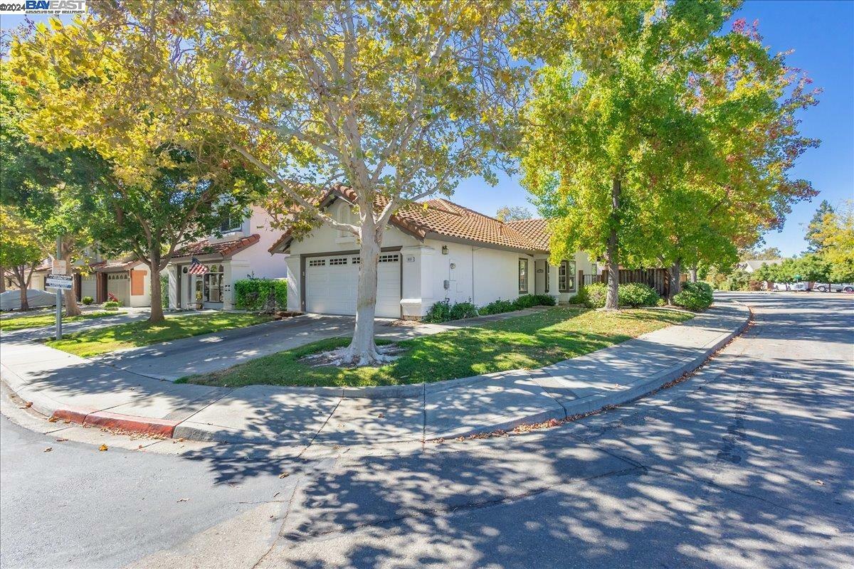 Property Photo:  1601 Holly Cir  CA 94566 