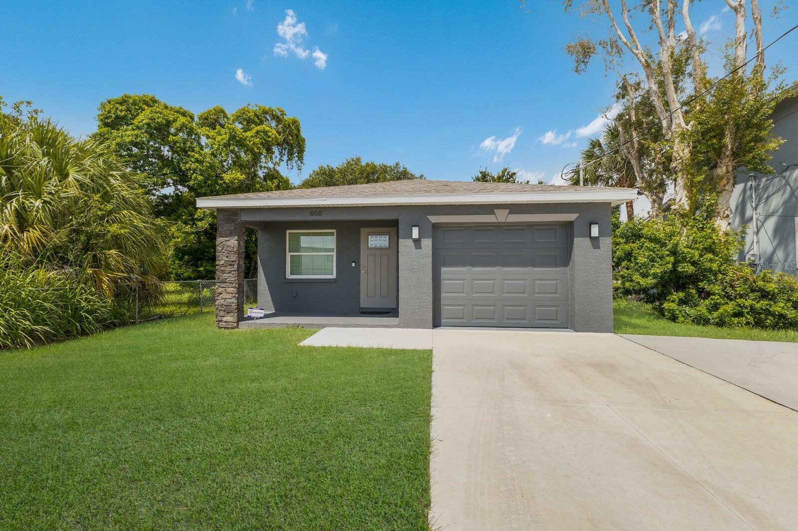 Property Photo:  608 13th Avenue W  FL 34205 